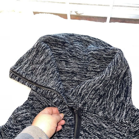 American Eagle Sweater - Picture 5 of 9